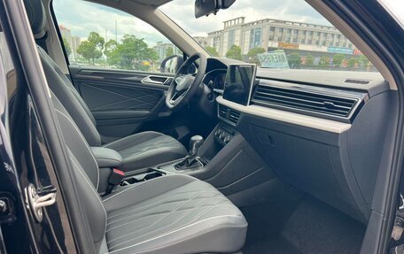 Volkswagen Tiguan II, 2022 год, 2 490 000 рублей, 9 фотография