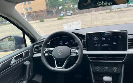 Volkswagen Tiguan II, 2022 год, 2 490 000 рублей, 8 фотография