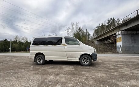 Toyota Regius, 2001 год, 390 000 рублей, 2 фотография