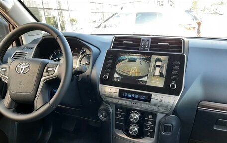 Toyota Land Cruiser Prado 150 рестайлинг 2, 2021 год, 5 850 000 рублей, 8 фотография