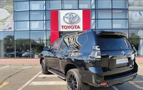 Toyota Land Cruiser Prado 150 рестайлинг 2, 2021 год, 5 850 000 рублей, 2 фотография