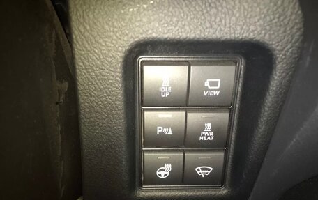 Toyota Land Cruiser Prado 150 рестайлинг 2, 2021 год, 5 850 000 рублей, 13 фотография