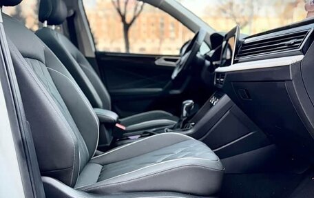 Volkswagen Tiguan II, 2022 год, 2 419 000 рублей, 9 фотография