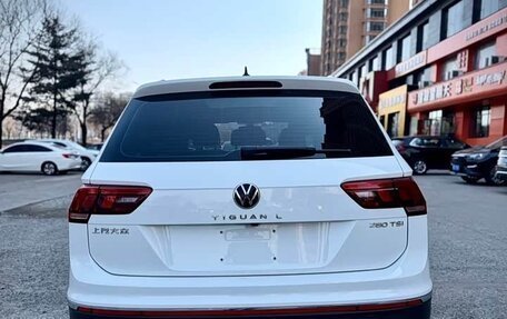 Volkswagen Tiguan II, 2022 год, 2 419 000 рублей, 5 фотография