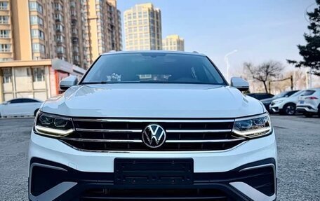 Volkswagen Tiguan II, 2022 год, 2 419 000 рублей, 2 фотография