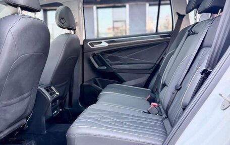 Volkswagen Tiguan II, 2022 год, 2 419 000 рублей, 10 фотография
