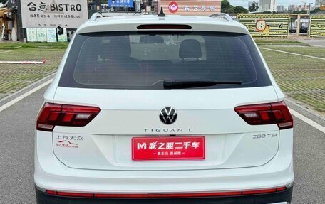 Volkswagen Tiguan II, 2022 год, 2 405 000 рублей, 5 фотография