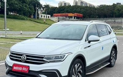 Volkswagen Tiguan II, 2022 год, 2 405 000 рублей, 1 фотография