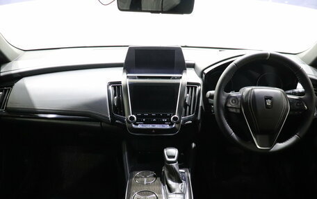 Toyota Crown, 2019 год, 2 910 000 рублей, 15 фотография