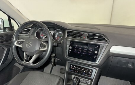 Volkswagen Tiguan II, 2021 год, 3 399 000 рублей, 13 фотография