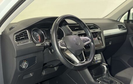 Volkswagen Tiguan II, 2021 год, 3 399 000 рублей, 17 фотография