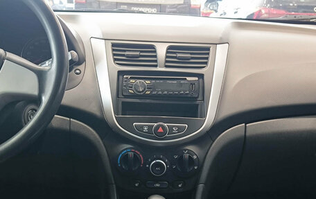 Hyundai Solaris II рестайлинг, 2011 год, 870 000 рублей, 15 фотография