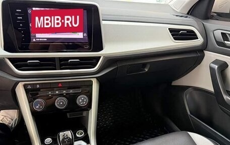 Volkswagen T-Roc I, 2022 год, 1 420 000 рублей, 13 фотография