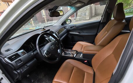 Toyota Camry, 2017 год, 2 200 000 рублей, 6 фотография