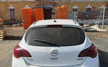 Opel Astra J, 2010 год, 560 000 рублей, 2 фотография