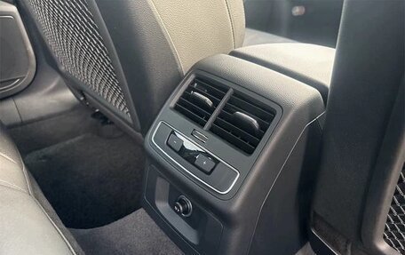 Audi A4, 2017 год, 1 725 000 рублей, 15 фотография