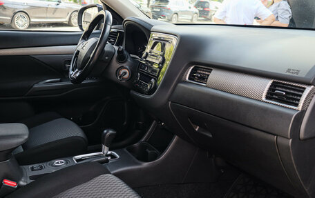 Mitsubishi Outlander III рестайлинг 3, 2015 год, 2 180 000 рублей, 8 фотография