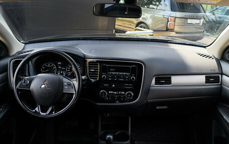 Mitsubishi Outlander III рестайлинг 3, 2015 год, 2 180 000 рублей, 10 фотография