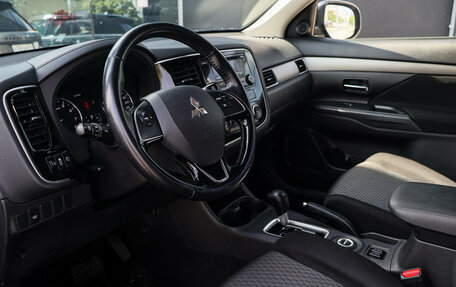 Mitsubishi Outlander III рестайлинг 3, 2015 год, 2 180 000 рублей, 13 фотография