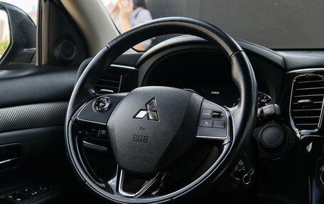 Mitsubishi Outlander III рестайлинг 3, 2015 год, 2 180 000 рублей, 12 фотография