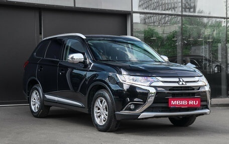 Mitsubishi Outlander III рестайлинг 3, 2015 год, 2 180 000 рублей, 3 фотография