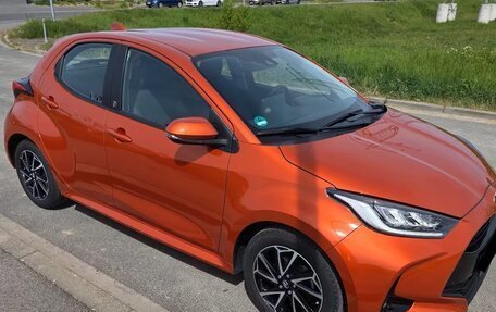 Toyota Yaris, 2022 год, 1 420 000 рублей, 1 фотография