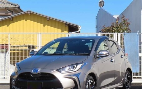 Toyota Yaris, 2022 год, 966 000 рублей, 1 фотография