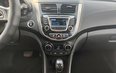 Hyundai Solaris II рестайлинг, 2015 год, 1 090 000 рублей, 18 фотография