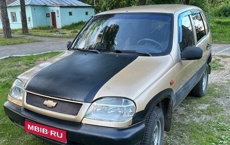 Chevrolet Niva I рестайлинг, 2004 год, 190 000 рублей, 1 фотография