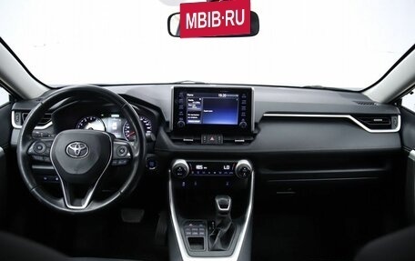 Toyota RAV4, 2020 год, 2 730 000 рублей, 11 фотография