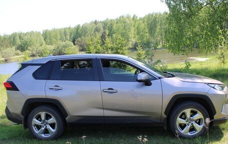 Toyota RAV4, 2020 год, 3 100 000 рублей, 1 фотография