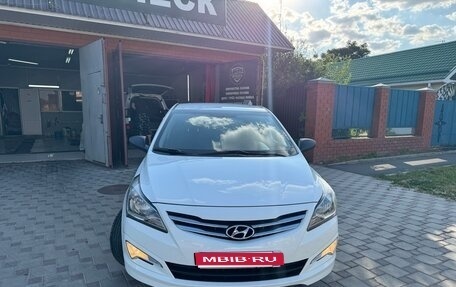 Hyundai Solaris II рестайлинг, 2015 год, 1 050 000 рублей, 1 фотография