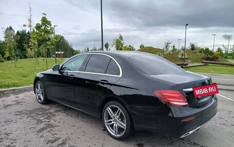 Mercedes-Benz E-Класс, 2019 год, 3 250 000 рублей, 4 фотография