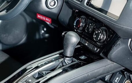 Honda Vezel, 2021 год, 1 280 000 рублей, 16 фотография