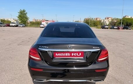 Mercedes-Benz E-Класс, 2019 год, 2 600 000 рублей, 5 фотография