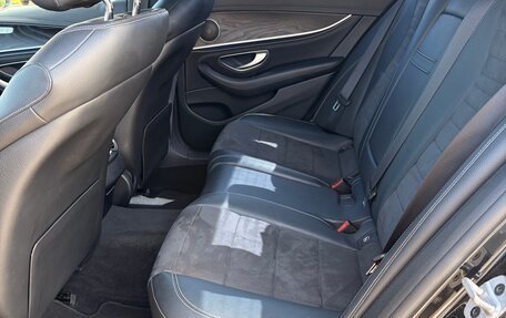 Mercedes-Benz E-Класс, 2019 год, 2 600 000 рублей, 21 фотография