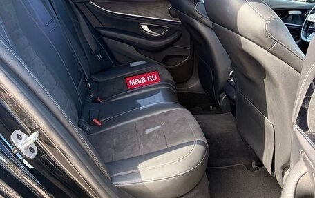 Mercedes-Benz E-Класс, 2019 год, 2 600 000 рублей, 22 фотография