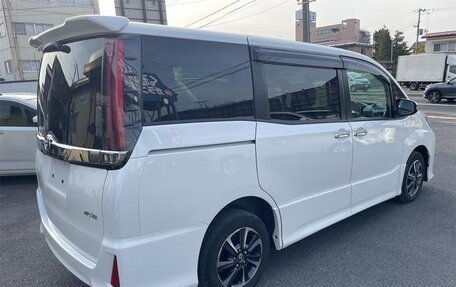 Toyota Noah III, 2021 год, 1 957 009 рублей, 3 фотография