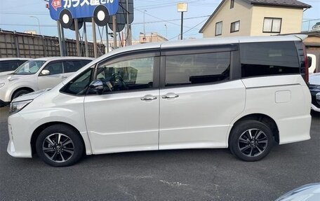 Toyota Noah III, 2021 год, 1 957 009 рублей, 6 фотография