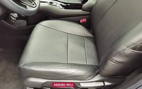 Honda Vezel, 2021 год, 1 300 000 рублей, 14 фотография