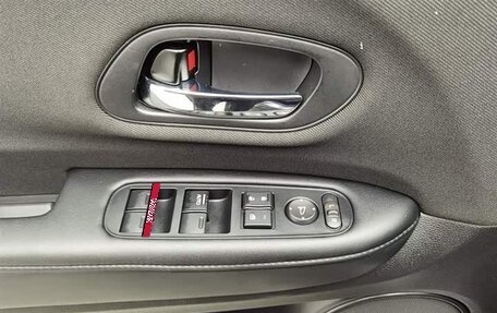 Honda Vezel, 2021 год, 1 300 000 рублей, 15 фотография