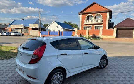 Hyundai Solaris II рестайлинг, 2015 год, 1 050 000 рублей, 3 фотография