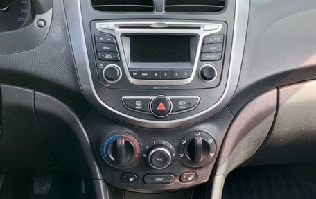 Hyundai Solaris II рестайлинг, 2015 год, 1 050 000 рублей, 9 фотография