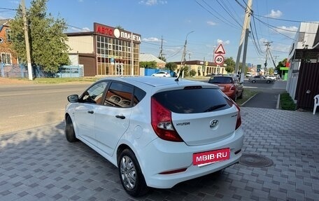 Hyundai Solaris II рестайлинг, 2015 год, 1 050 000 рублей, 5 фотография