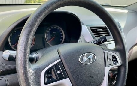 Hyundai Solaris II рестайлинг, 2015 год, 1 050 000 рублей, 10 фотография