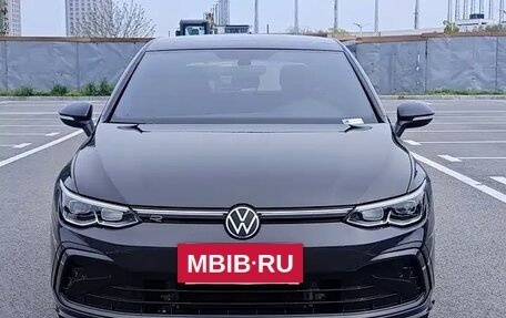Volkswagen Golf VIII, 2023 год, 1 980 000 рублей, 2 фотография