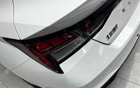 Hyundai Elantra, 2021 год, 1 300 000 рублей, 6 фотография