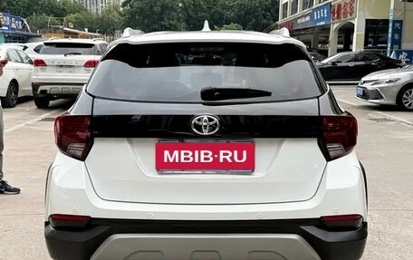 Toyota Yaris XP150 рестайлинг, 2023 год, 1 300 000 рублей, 5 фотография
