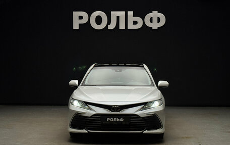 Toyota Camry, 2022 год, 3 200 000 рублей, 2 фотография