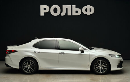 Toyota Camry, 2022 год, 3 200 000 рублей, 5 фотография